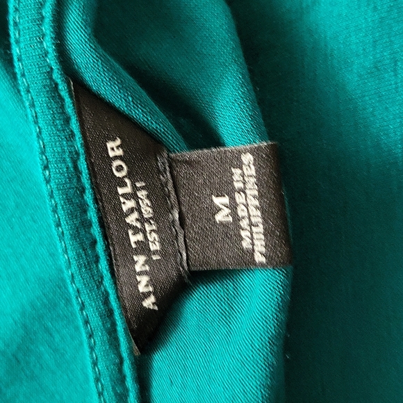 NWOT Ann Taylor Women's Long Sleeve V-Neck Cross Front Blouse Size M - Picture 8 of 9